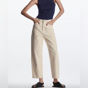 COS tapered leg high rise ankle length jeans in cream (sz 25)